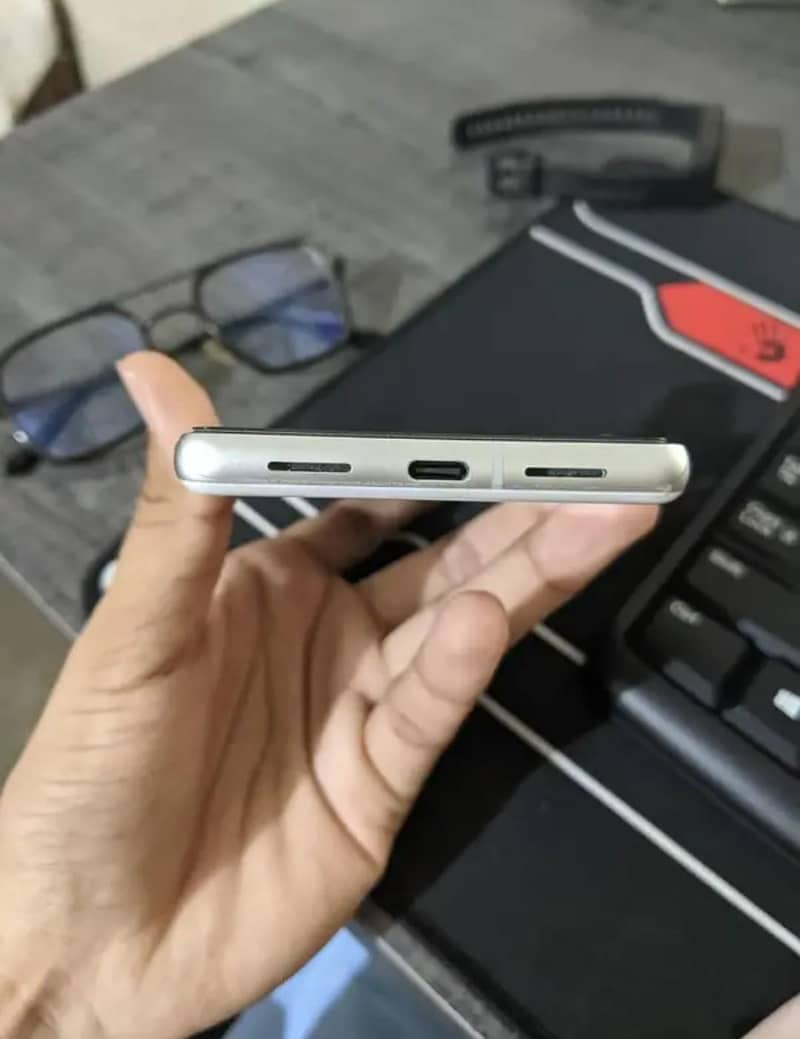 Google Pixel 7 4