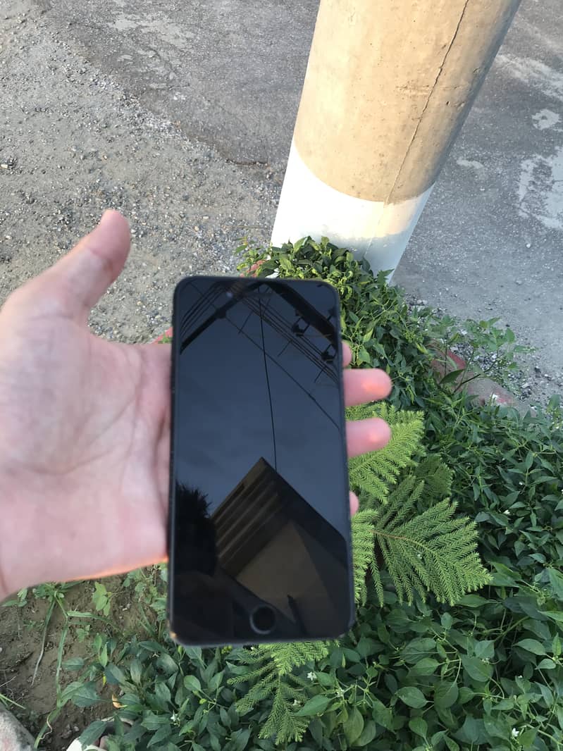 Apple iPhone 7 Plus 1