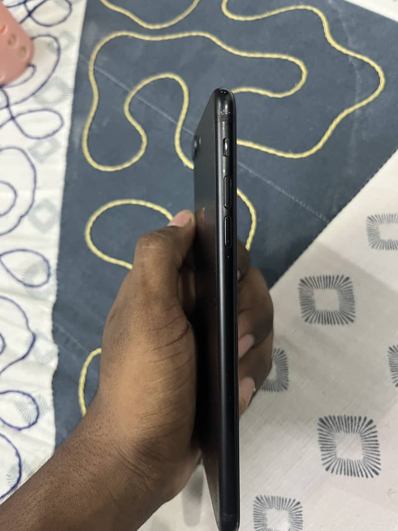 Apple iPhone 7 Plus 1