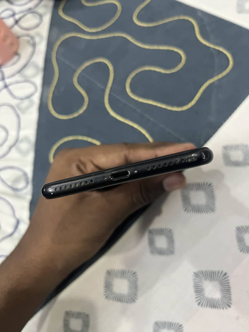 Apple iPhone 7 Plus 2