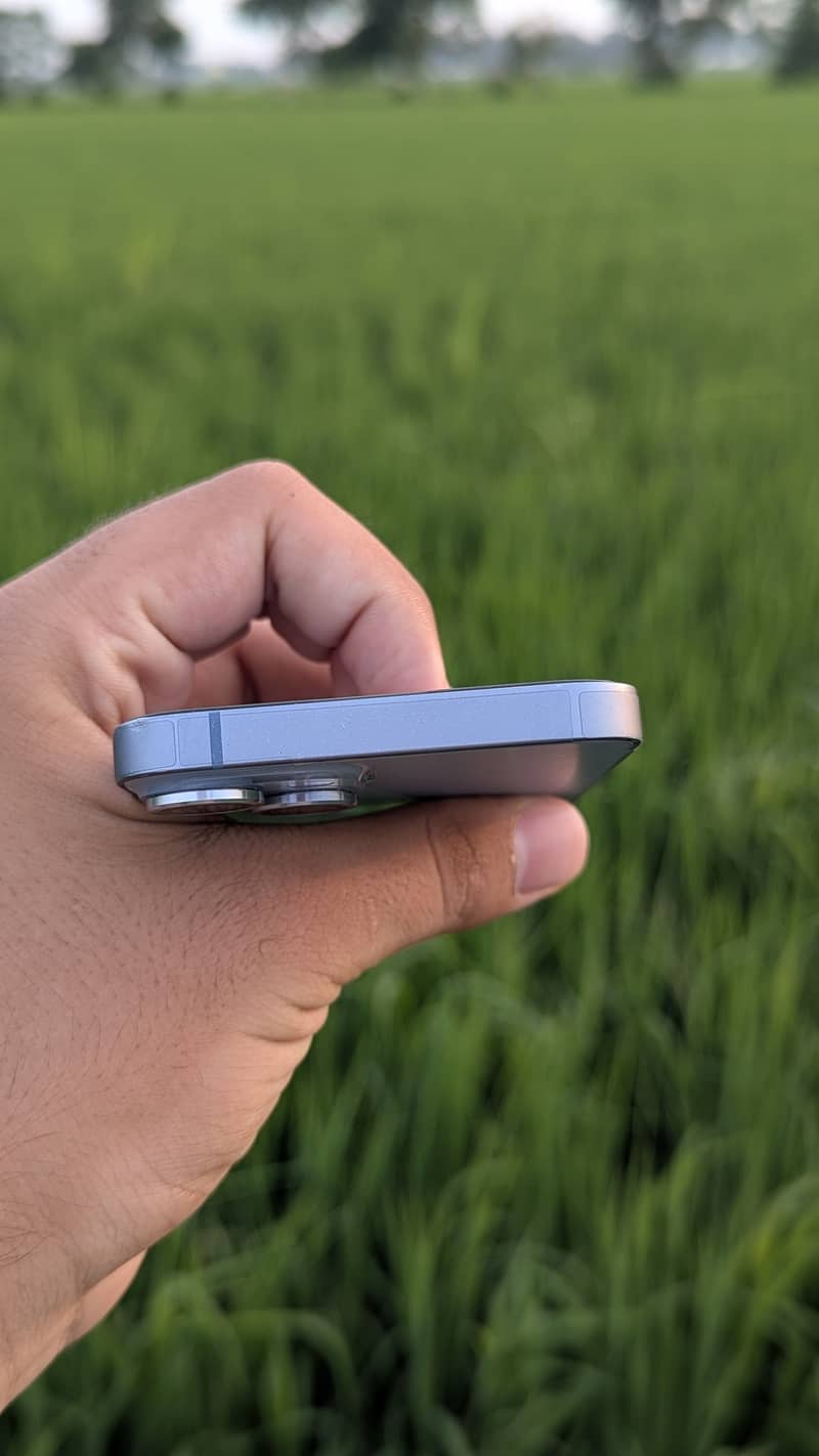 Apple iPhone 14 4