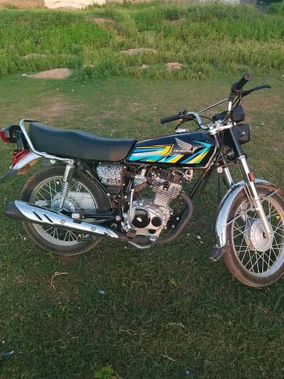 Honda 125 26 model red colour just 1 side ka tappa NAI ha Baki all ok
