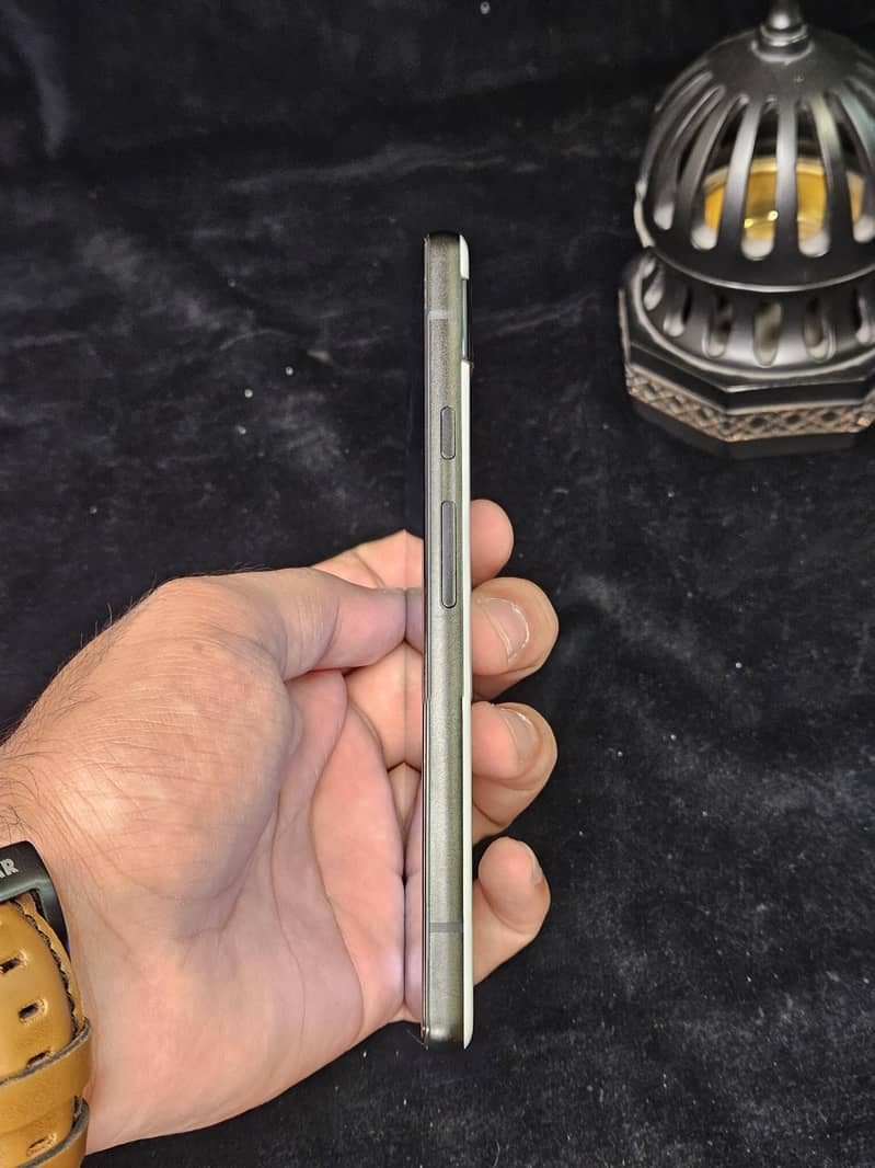 Google Pixel 6a 5