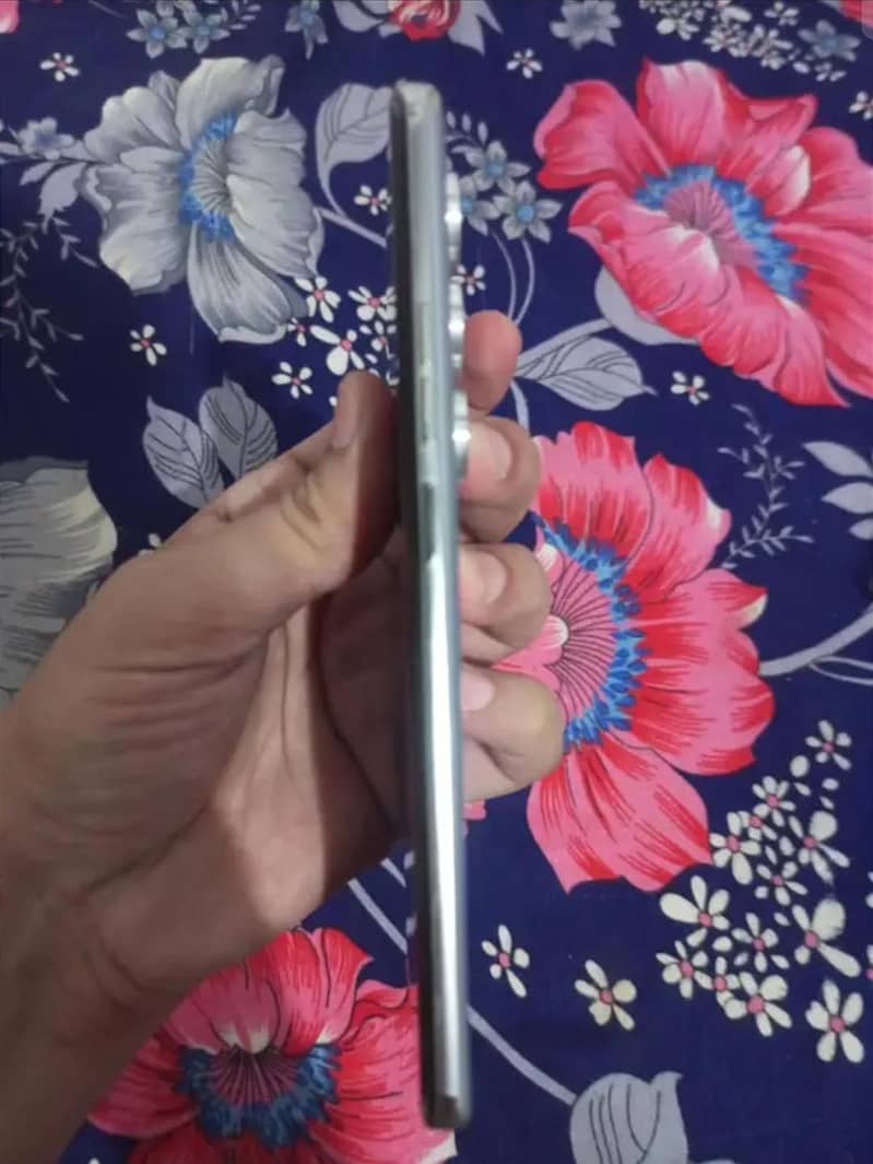 Tecno CAMON 40 Pro 4