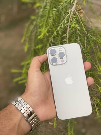 Apple iPhone 16 Pro Max