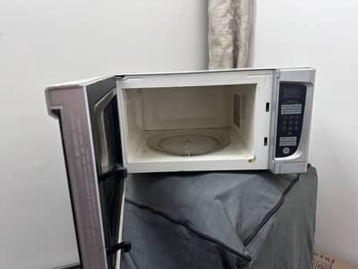 Microwave haier condition brand new