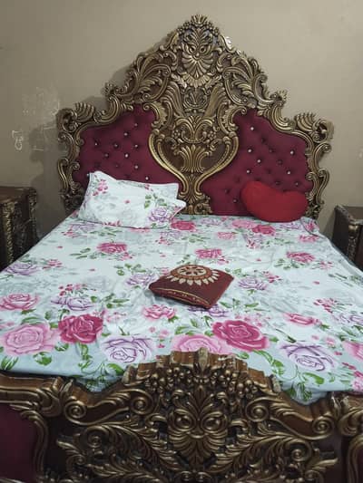 Beautiful Heavy Wooden Bedroom Furniture Set for Sale