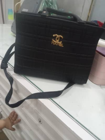 black hand bag