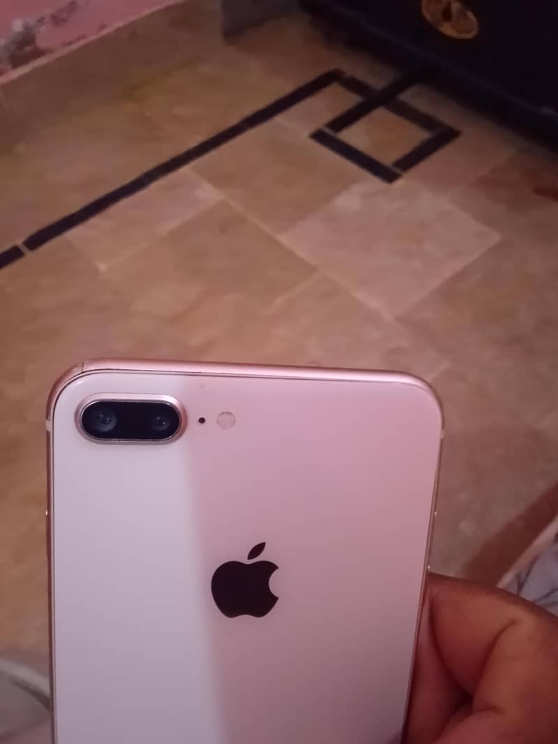 Apple iPhone 8 Plus 1