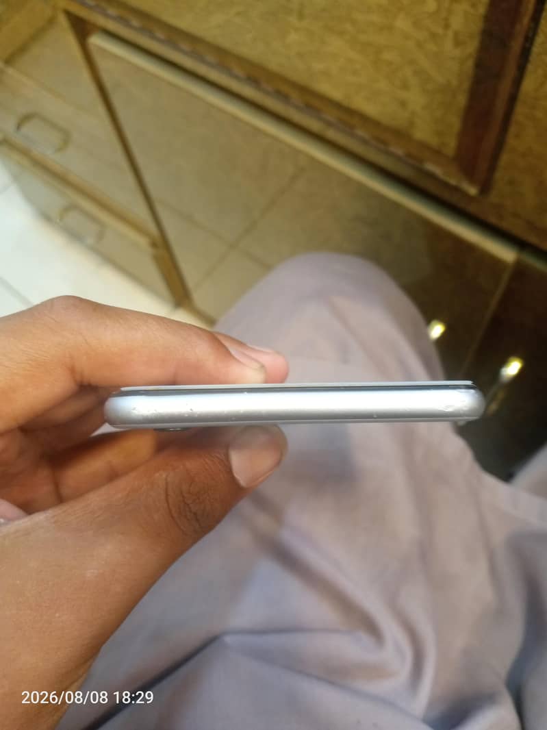 Apple iPhone 6 Plus 3