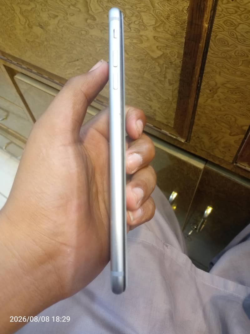 Apple iPhone 6 Plus 4