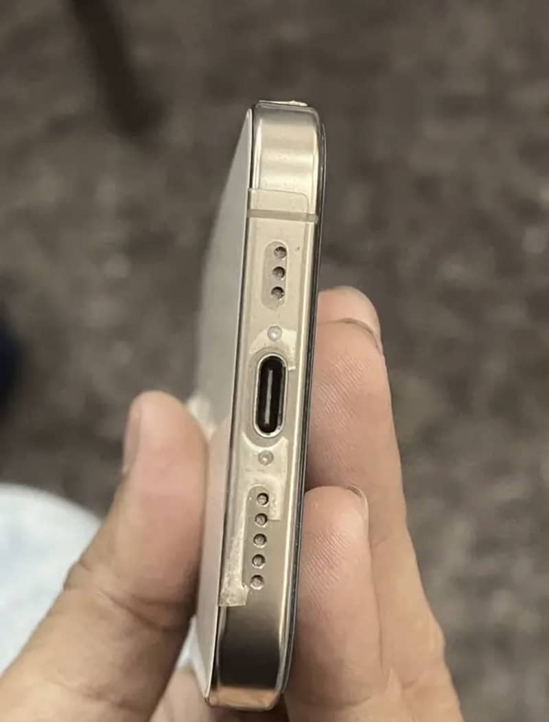 Apple iPhone 16 Pro 2