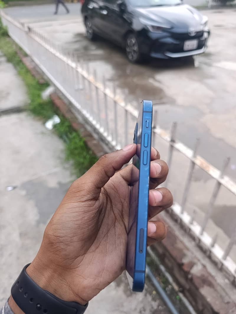 Apple iPhone 12 2