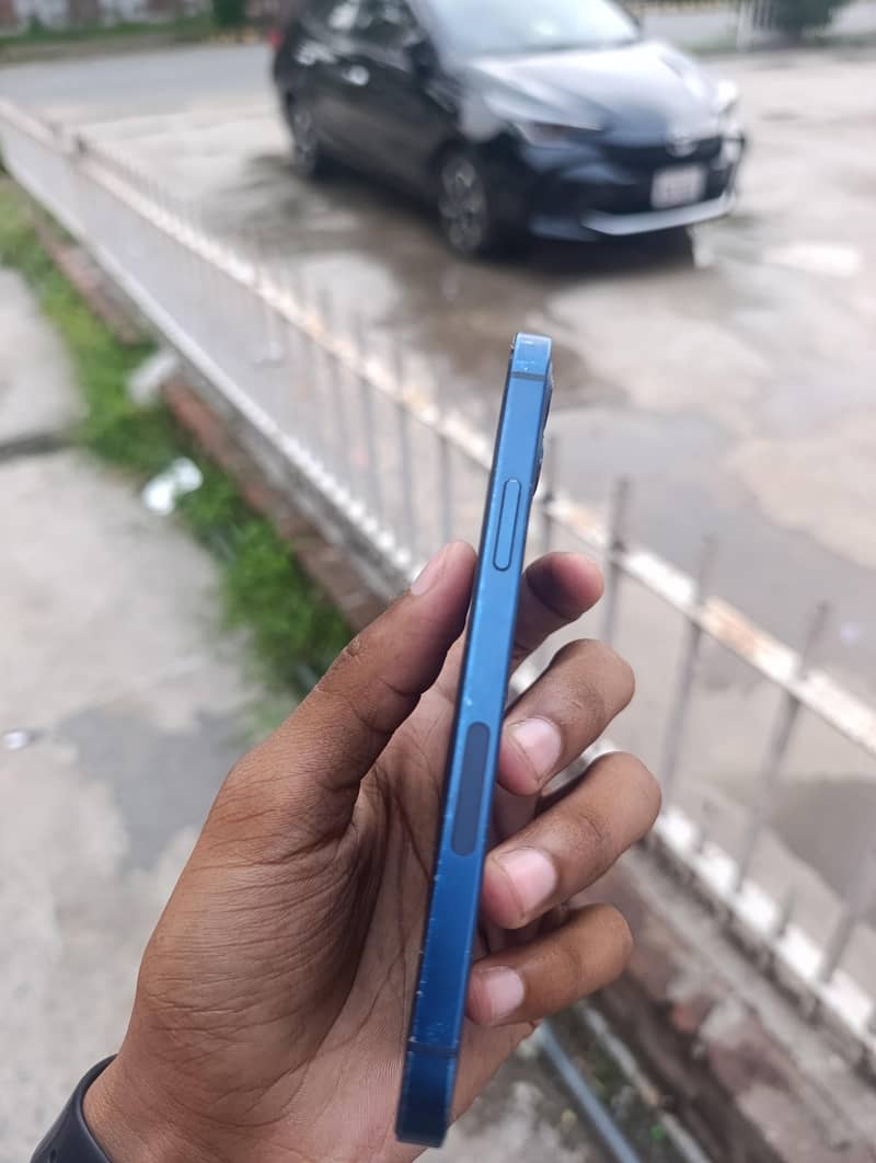 Apple iPhone 12 3