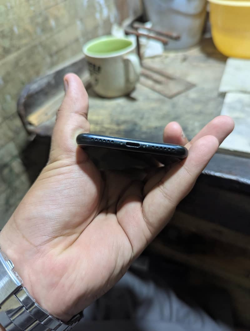 Apple iPhone SE second generation 7