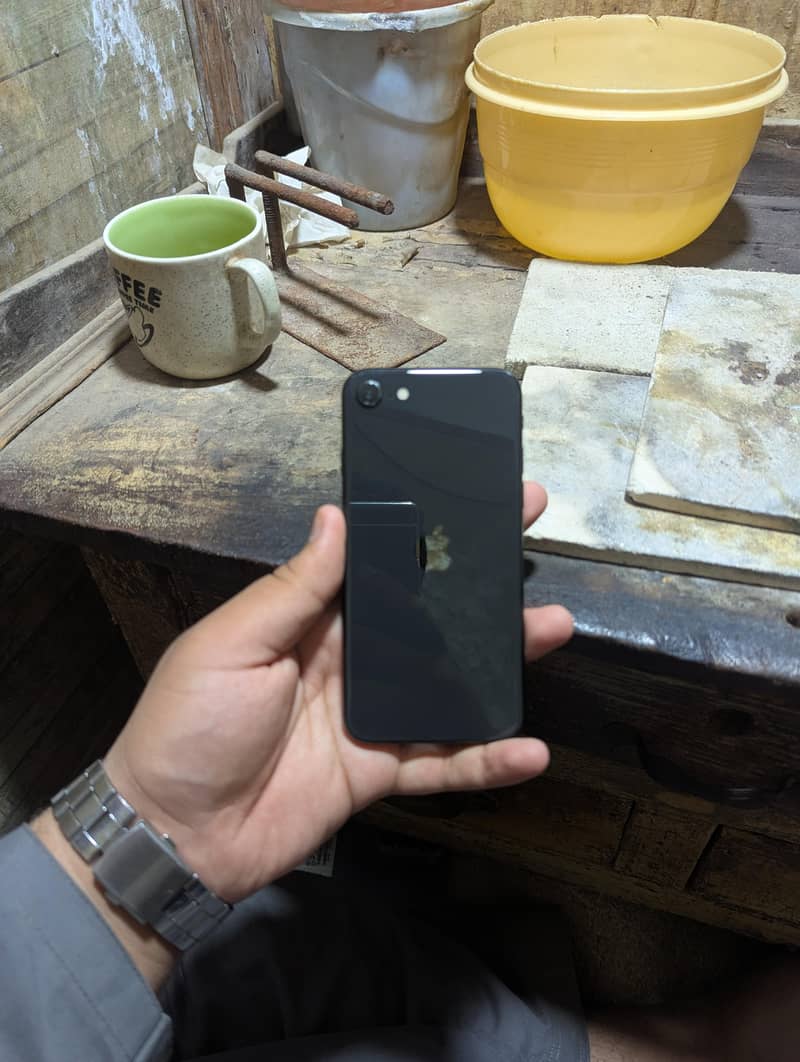 Apple iPhone SE second generation 10