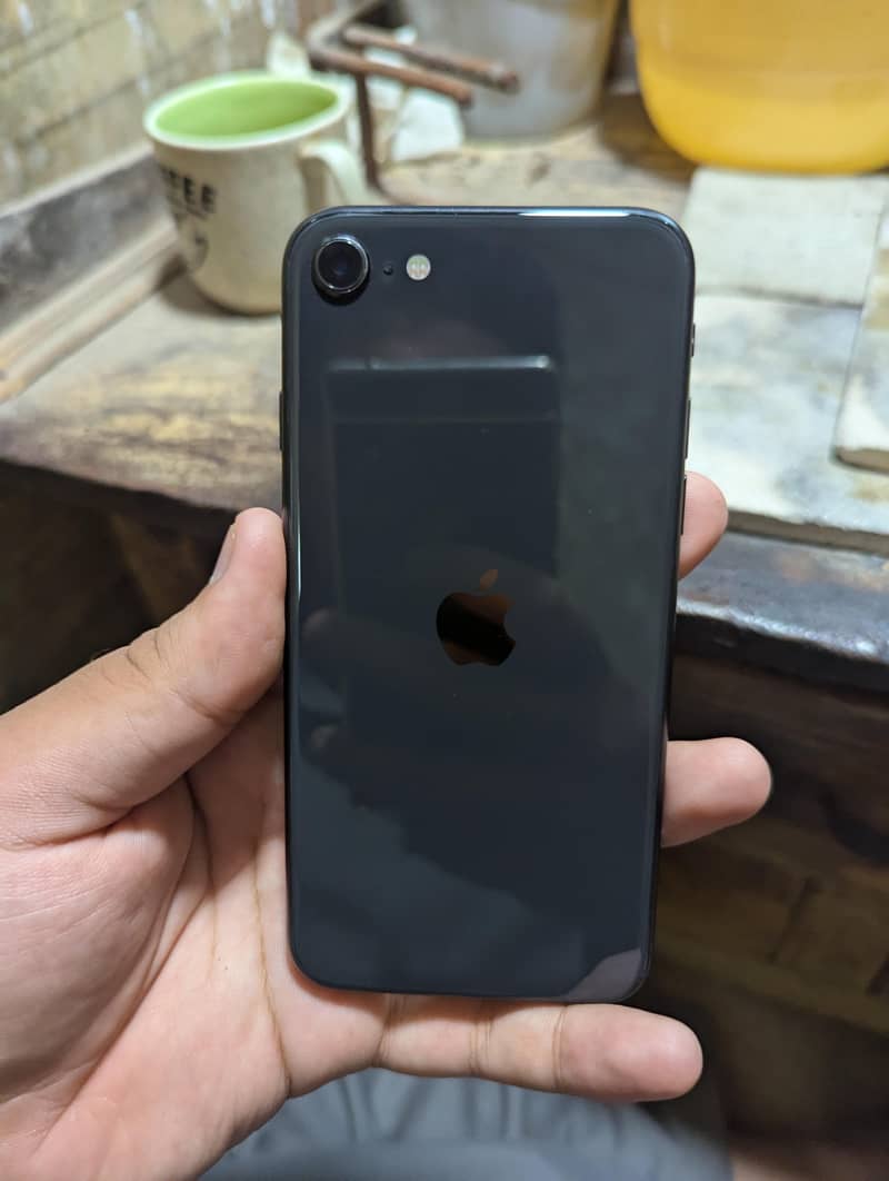 Apple iPhone SE second generation 11