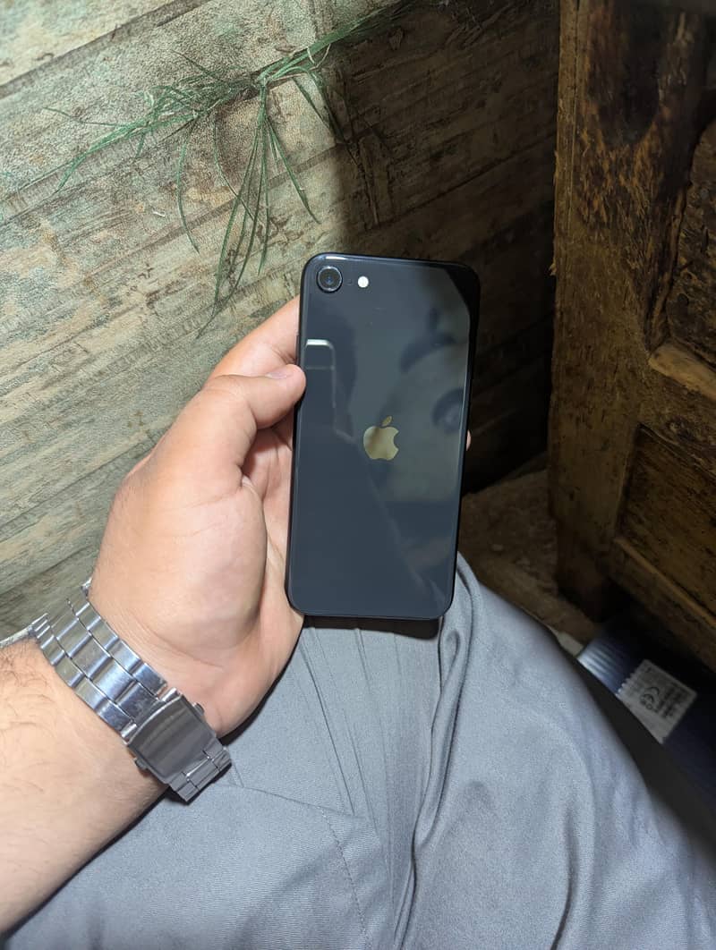 Apple iPhone SE second generation 12