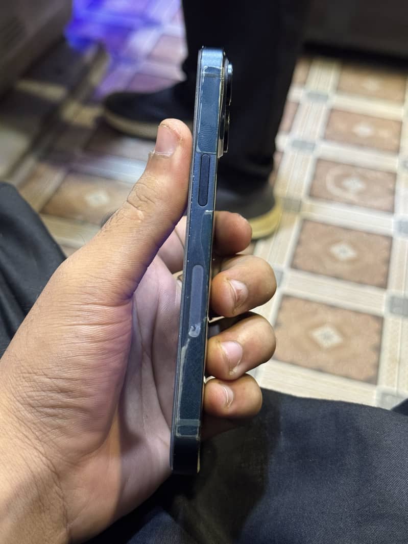 Apple iPhone 14 2