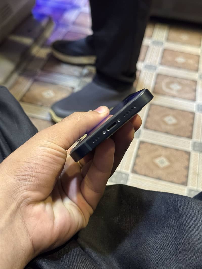 Apple iPhone 14 3