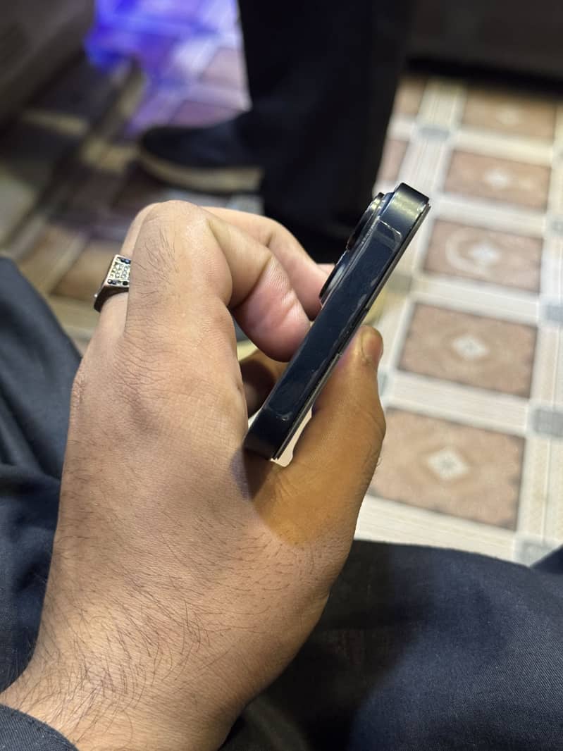 Apple iPhone 14 4