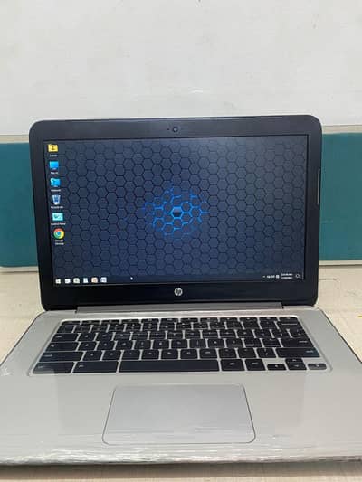 Hp laptop with charger and bag