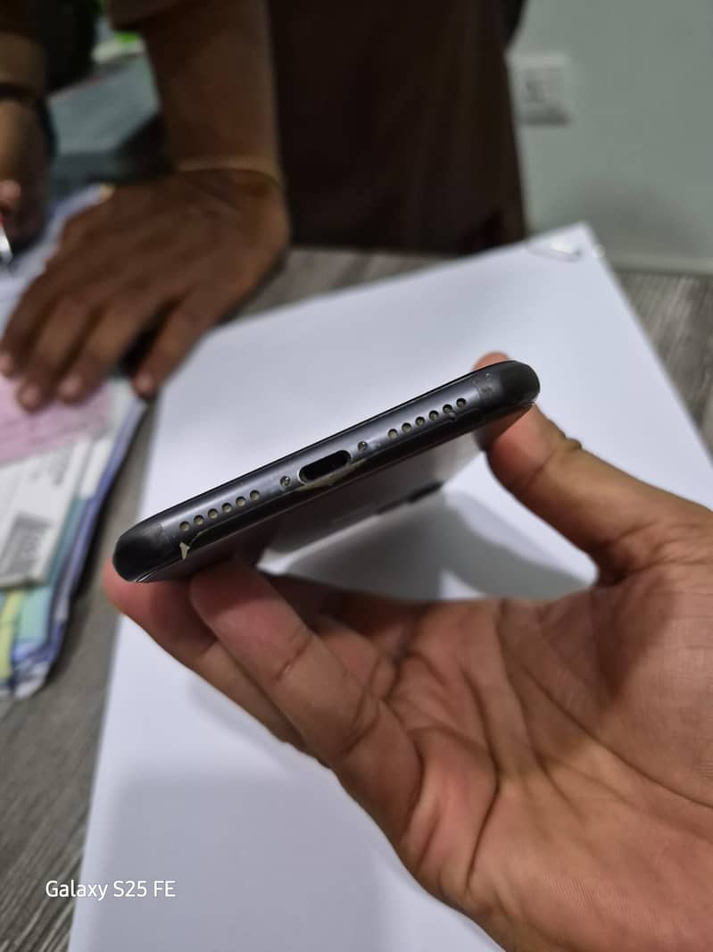 Apple iPhone 11 3