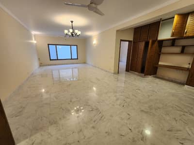 G 6 FULL HOUSE DOUBLE STOREY UN FURNSHED AVIALABLE FOR RENT