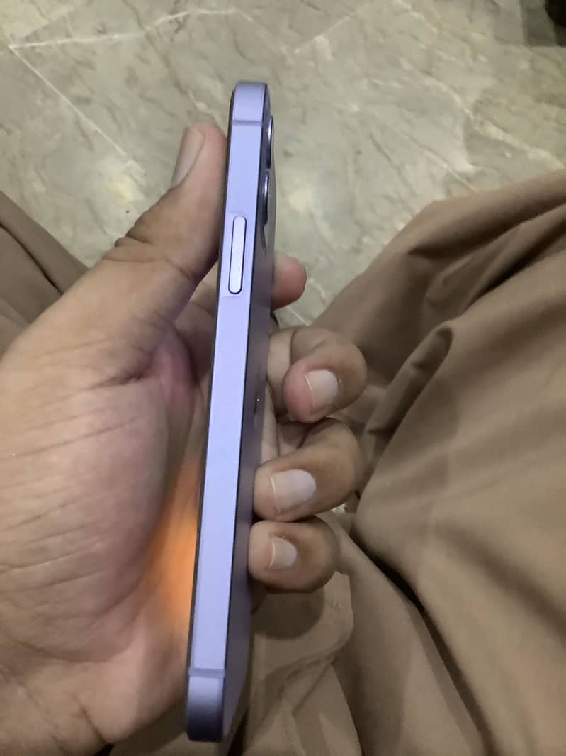 Apple iPhone 12 4