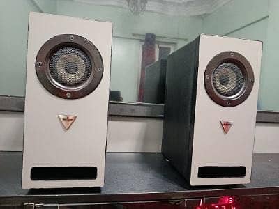 Bookshelf speaker
