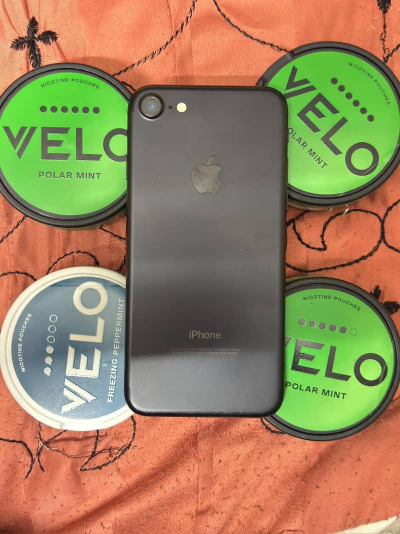 Apple iPhone 7 0