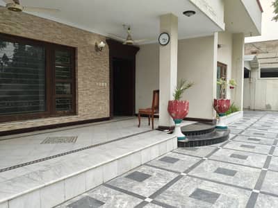 GULBERG ESTATE OFFER,SMALL FAMILY ,1 Kanal Upper Portion For Rent PAF Offcer Colony New Old Offcer Colony CMA Sadar Cantt Tajpur Canal Road Lahore Lahore