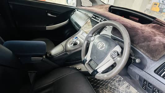 Toyota Prius 2013 famly use car argent sale 03053373287