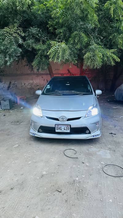 Toyota Prius 2013 famly use car argent sale 03053373287