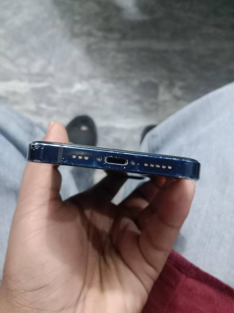 Apple iPhone 12 2