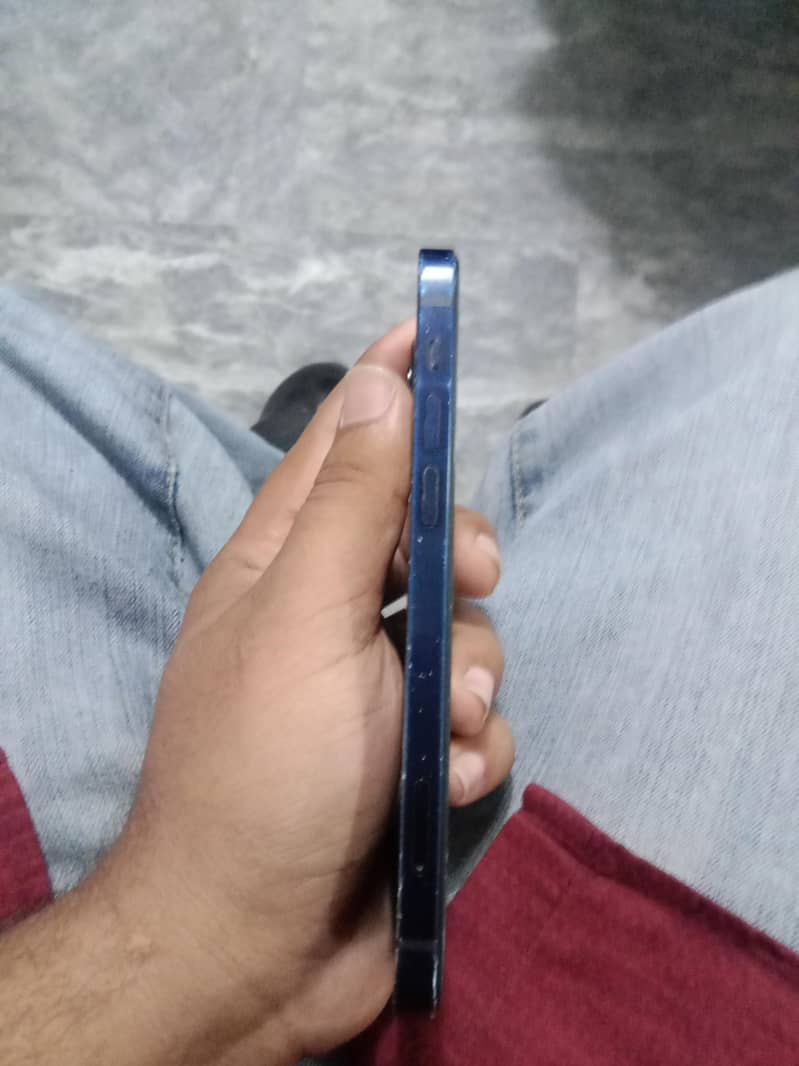 Apple iPhone 12 3