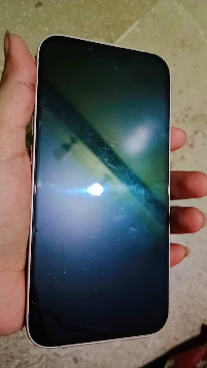 Apple iPhone 13 4