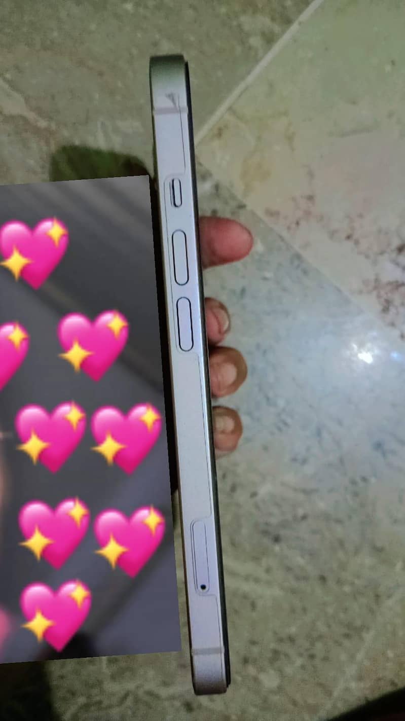 Apple iPhone 13 5