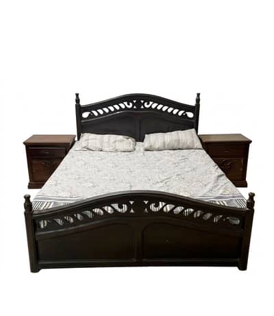 Antique bed without side table for sale