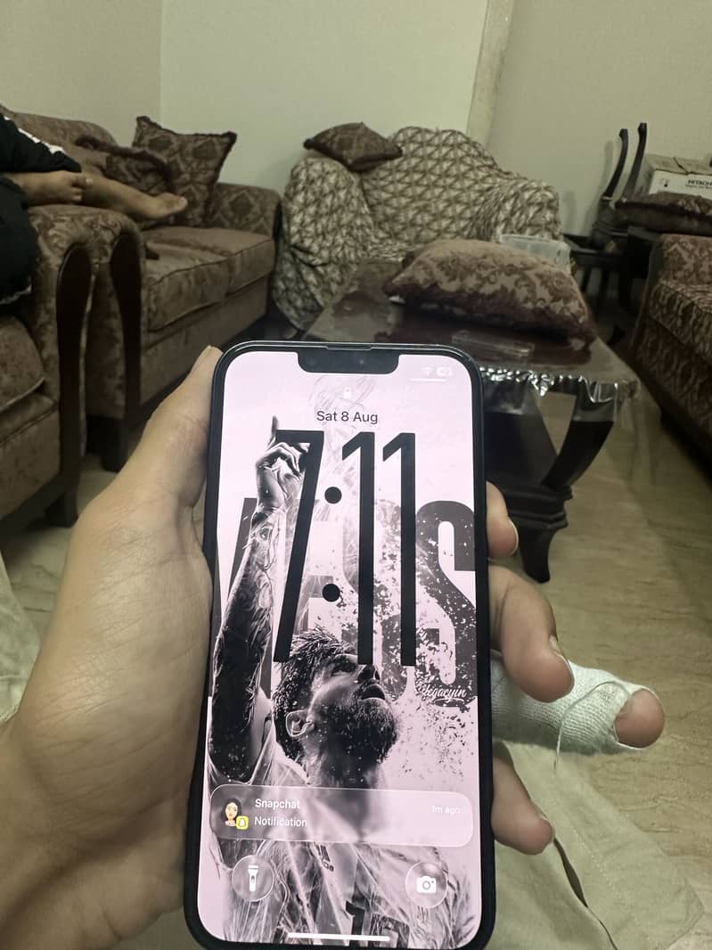 Apple iPhone 16e 1