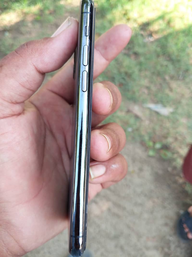 Apple iPhone 11 4