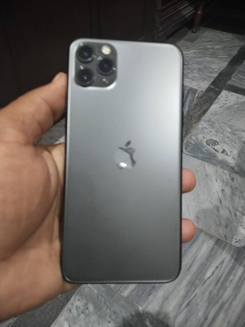Apple iPhone 11 Pro Max 4