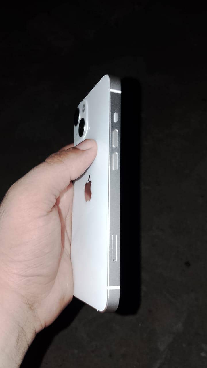 Apple iPhone 13 1