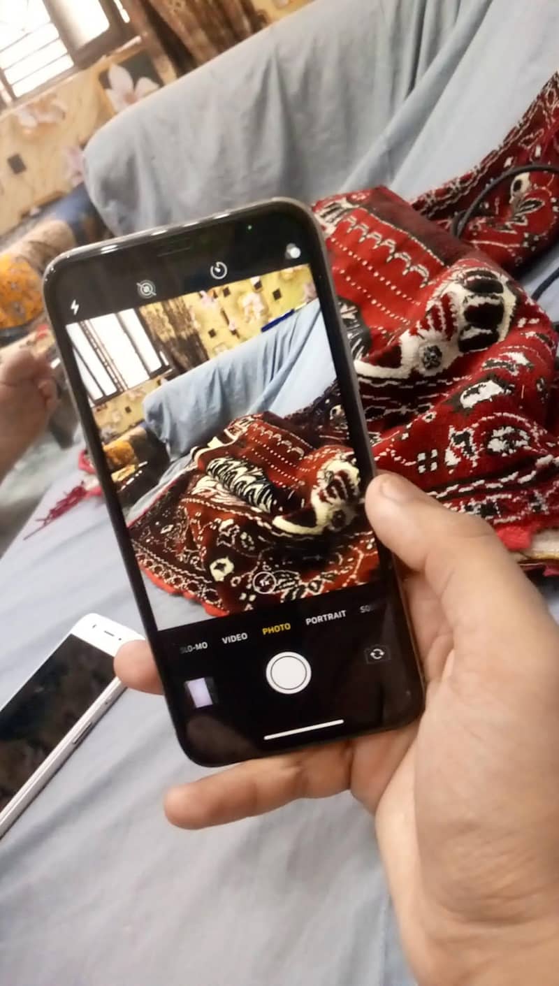 Apple iPhone X 3