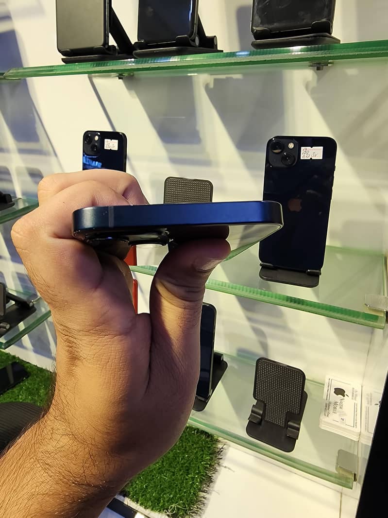 Apple iPhone 13 1