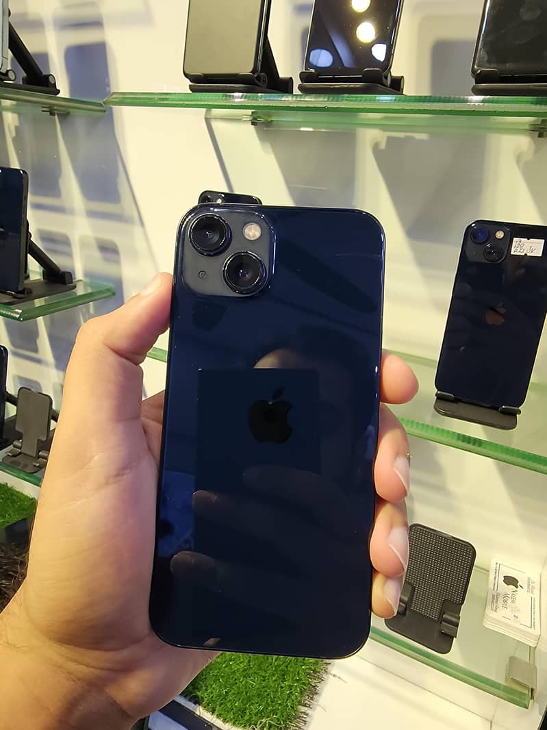 Apple iPhone 13 5