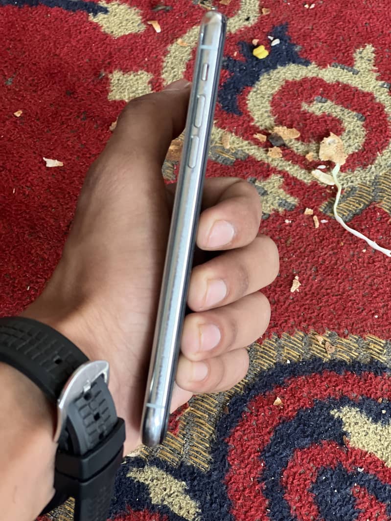 Apple iPhone X 5