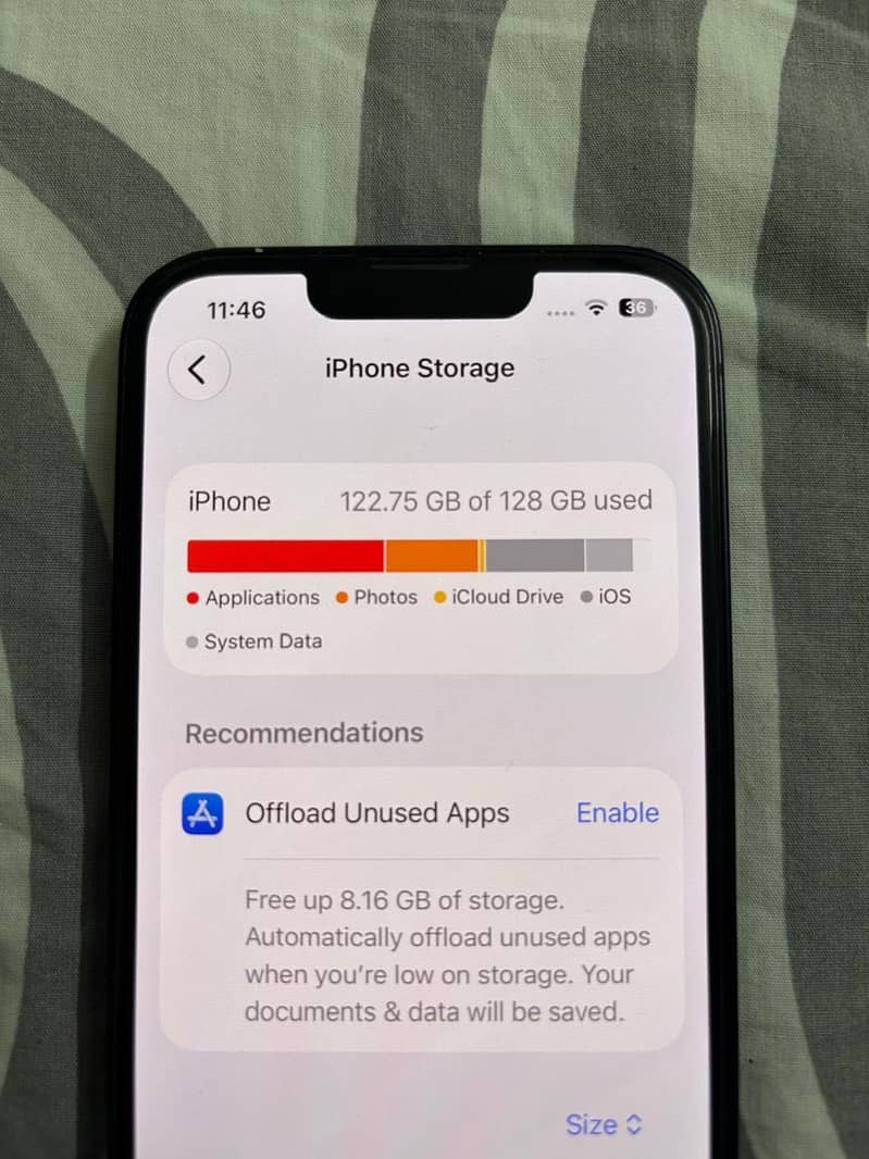Apple iPhone 13 8