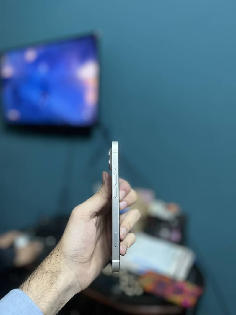 Apple iPhone 14 4