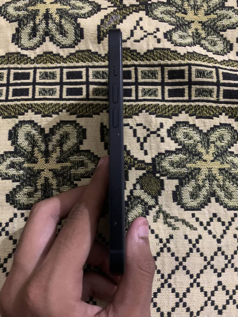 Apple iPhone 13 3